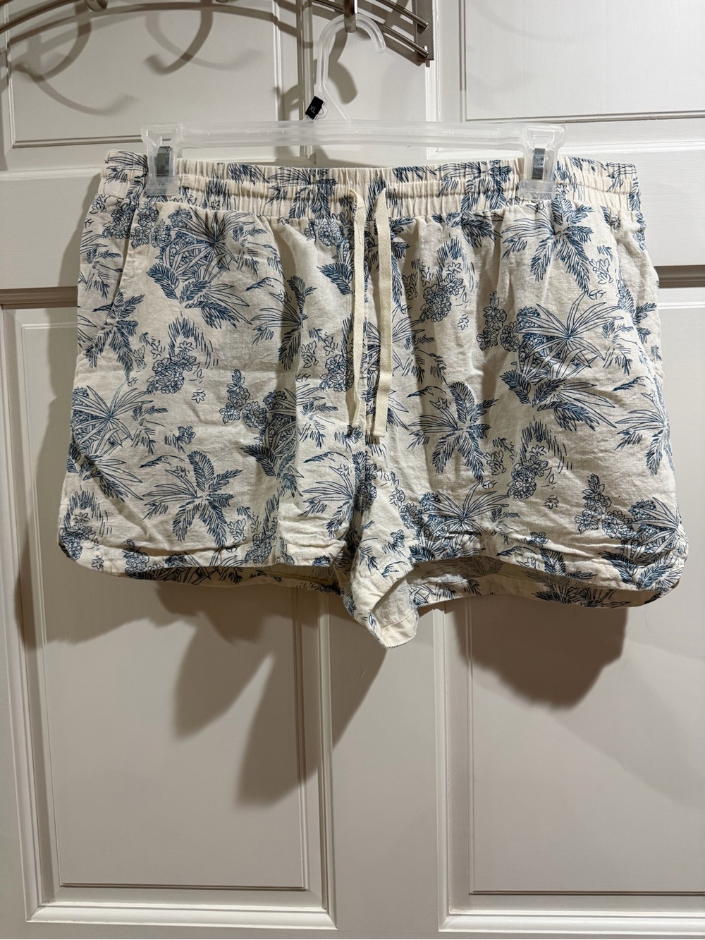 Women's Cream Floral Drawstring Shorts Size XL